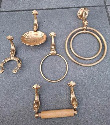 Schitterend en compleet badkamer en toilet set Vintage beschikbaar voor biedingen
