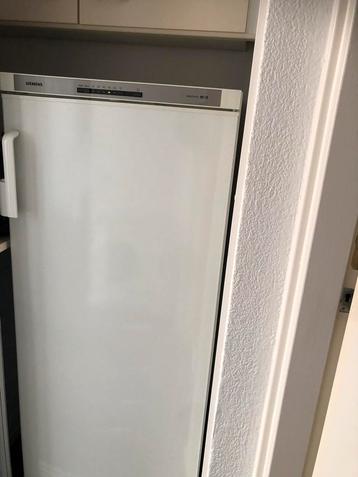 Diepvrieskast Siemens , 135 cm hoog ( In mooie nette staat ) beschikbaar voor biedingen