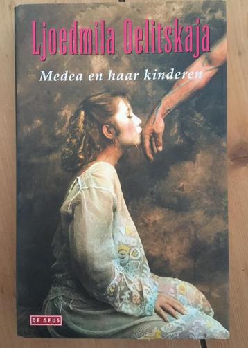 Ljoedmila Oelitskaja (Oelitskaya) - Medea en haar kinderen beschikbaar voor biedingen