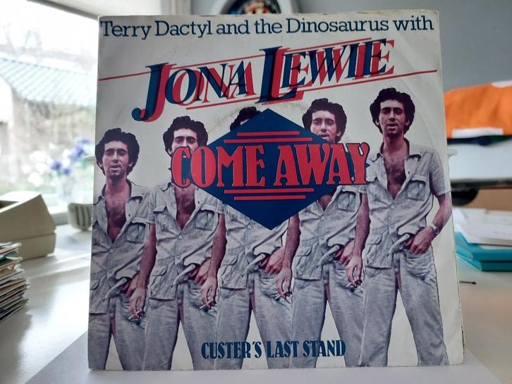 7" Single Jona Lewie - Come Away (Bate O Pe) / Custer's Last, Cd's en Dvd's, Vinyl Singles, Gebruikt, Single, Pop, 7 inch, Ophalen of Verzenden