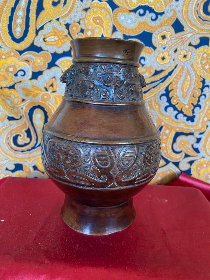 OUDE BRONZEN CHINESE VAAS., Antiek en Kunst, Antiek | Koper en Brons, Ophalen of Verzenden