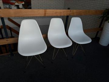 3 stoelen  beschikbaar voor biedingen