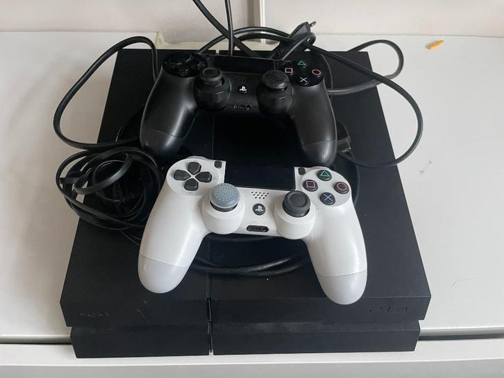 Playstation 4 met twee controllers + EA sports FC25, Spelcomputers en Games, Spelcomputers | Sony PlayStation 4, Gebruikt, Original