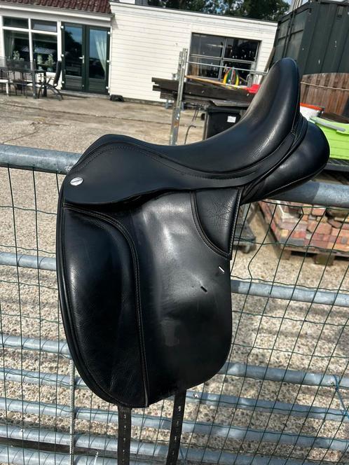 Mooie zadels te koop 17/17,5 inch Thorrowgood Wintec, Dieren en Toebehoren, Paarden en Pony's | Zadels, Dressuur, Ophalen of Verzenden