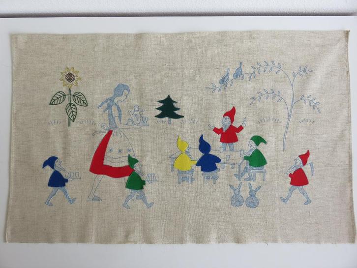 Vintage wandkleed sneeuwwitje en de zeven dwergen borduren, Hobby en Vrije tijd, Borduren en Borduurmachines, Zo goed als nieuw
