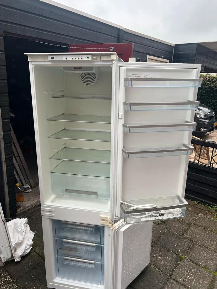 Bosch KIS34A21IE Inbouw Koelvriescombinatie, Witgoed en Apparatuur, Koelkasten en IJskasten, Gebruikt, Met vriesvak, 200 liter of meer