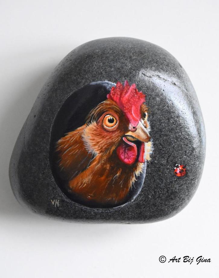 Mevrouw de Haan, gezellige kip geschilderd op riviersteen, Antiek en Kunst, Kunst | Overige Kunst, Ophalen of Verzenden