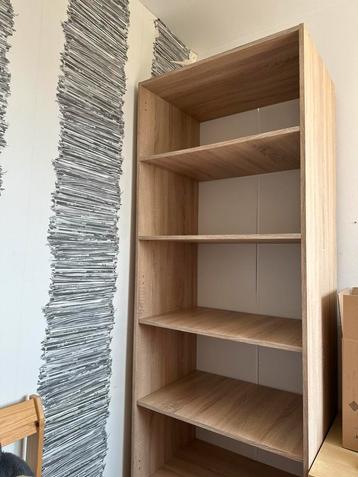 open kledingkast bruine plank beschikbaar voor biedingen