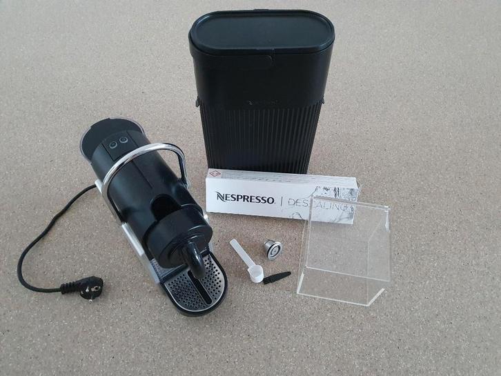 Nespresso Pixie compleet (cadeau)pakket, Witgoed en Apparatuur, Koffiezetapparaten, Gebruikt, Gemalen koffie, Koffiepads en cups