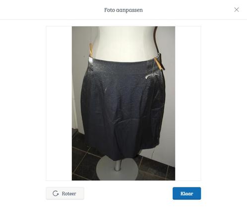 Nieuw! Grijs - zilver-kleurige H en G rok maat 44, Kleding | Dames, Rokken, Nieuw, Maat 42/44 (L), Grijs, Knielengte, Ophalen of Verzenden