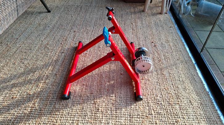 Racefiets TACX basistrainer roller / boost trainer, Fietsen en Brommers, Fietsaccessoires | Overige Fietsaccessoires, Zo goed als nieuw