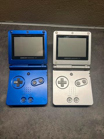 Game Boy Advance SP - 2 stuks beschikbaar voor biedingen