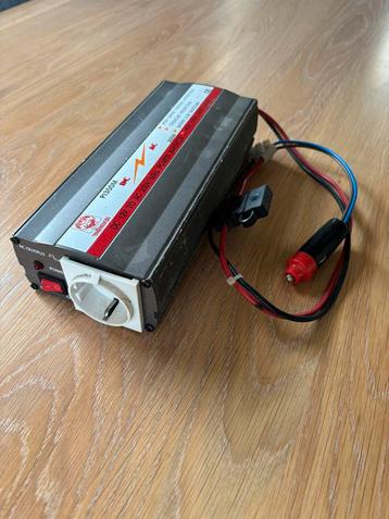 Omvormer 12v naar 230v 300w Velleman beschikbaar voor biedingen