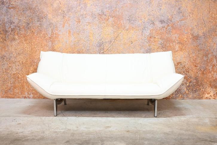 2 NIEUW beklede witte leren Leolux Tango designbanken, Huis en Inrichting, Banken | Bankstellen, Zo goed als nieuw, Rechte bank