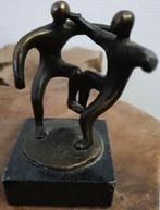 Bronzen beeld sculptuur gesigneerd met signatuur, Antiek en Kunst, Brons, Ophalen