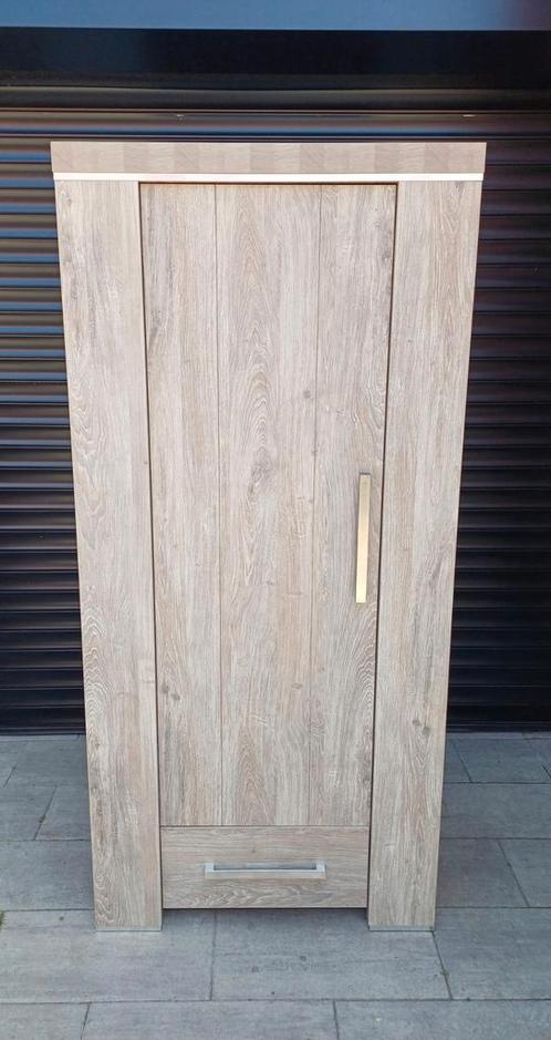 Prachtige zware massiefhouten kast/kledingkast, Huis en Inrichting, Kasten | Kledingkasten, Zo goed als nieuw, 200 cm of meer