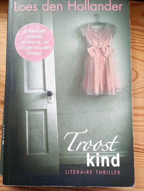 Loes den Hollander - Troostkind, Boeken, Thrillers, Zo goed als nieuw, Nederland, Ophalen of Verzenden