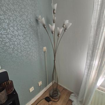 Stijlvolle Staande Lamp met acht Lichtpunten beschikbaar voor biedingen