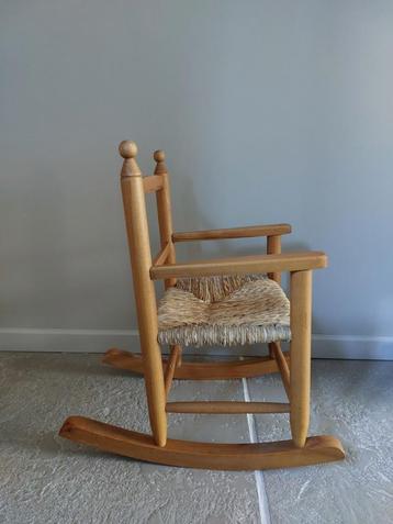 Schommelstoel, hout, rieten zitting, vintage, landelijk beschikbaar voor biedingen