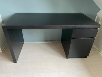 IKEA MALM bureau zwart [140 x 65 cm] Gratis
