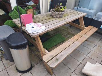 Houten picknicktafel  beschikbaar voor biedingen