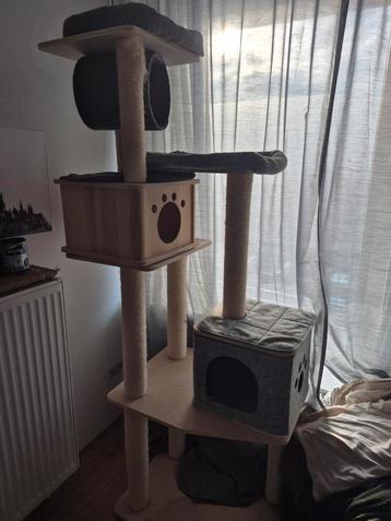 Grote krabpaal voor kittens en grote katten beschikbaar voor biedingen