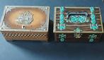 Twee decoratieve sieraden doosjes en 1 miniatuur, Ophalen of Verzenden, Bruin