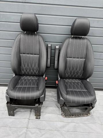 Twee voor stoelen met zwart leder voor Mercedes Vito W 447 beschikbaar voor biedingen