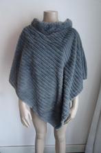 zacht grijze poncho one size, Ophalen, Zo goed als nieuw, Maat 38/40 (M), Sjaal