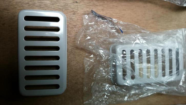 RVS muurroosters poedercoating grijs 107x57mm, Doe-het-zelf en Verbouw, Metselstenen, Nieuw, Bakstenen, Ophalen of Verzenden