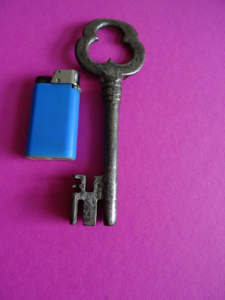 MOOIE ANTIEK GESMEDE SLEUTEL 17/18 EEUW SLOT SLOTEN SLEUTELS, Antiek en Kunst, Curiosa en Brocante, Ophalen of Verzenden