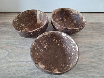 3 kokosnoot schaaltjes beschikbaar voor biedingen