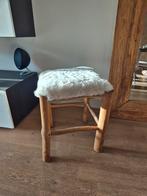 Houten krukje met zachte vacht bekleed, Ophalen, Zo goed als nieuw, Hout