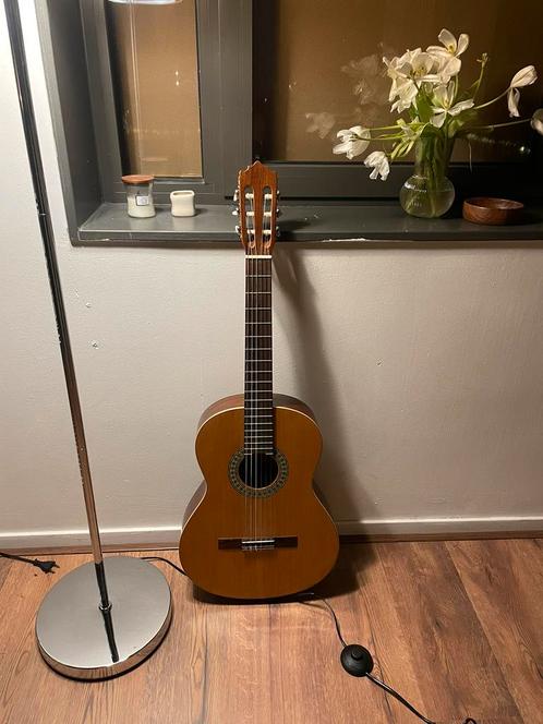 Handgemaakte Paco Castillo 201 gitaar met hoes en pitchclip, Muziek en Instrumenten, Snaarinstrumenten | Gitaren | Akoestisch