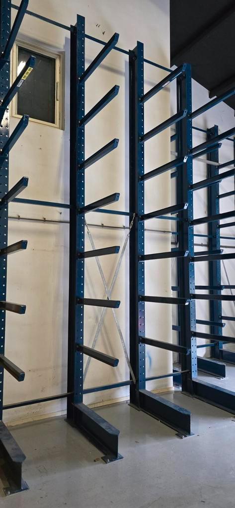 Draagarmstelling enkelzijdig. 8 Staanders 5.5m + 52x arm 1m., Zakelijke goederen, Kantoor en Winkelinrichting | Magazijn, Stelling en Opslag