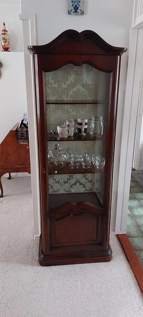 Houten vitrinekast met glazen deur, Huis en Inrichting, Kasten | Vitrinekasten, 150 tot 200 cm, 50 tot 100 cm, 25 tot 50 cm, Ophalen