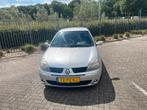 Renault Clio 1.4 16V Autbas E3 2004 Grijs, Voorwielaandrijving, 1200 kg, Handgeschakeld, Zilver of Grijs