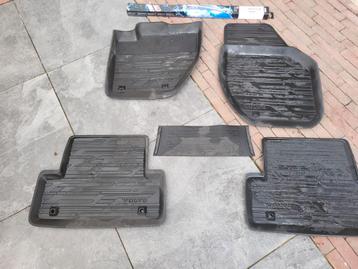 Origineel Volvo V40 rubber vloermattenset + Ruitenwisserset beschikbaar voor biedingen
