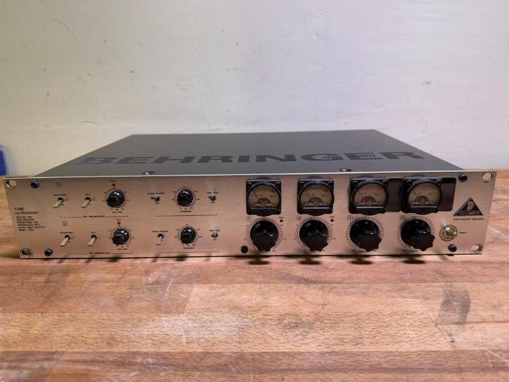 Behringer T1953 Vacuum Tube Microphone / Line Pre-amp, Muziek en Instrumenten, Effecten, Gebruikt, Ophalen of Verzenden