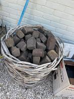 Gratis ophalen oude waaltjes en stenen tegels, Tuin en Terras, Tegels en Klinkers, Ophalen, Zo goed als nieuw