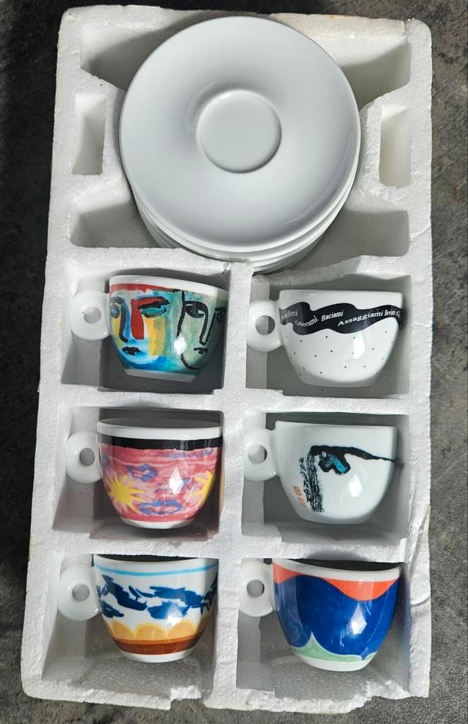 Illy espressokopjes 2 x 6 stuks plus schoteltjes PRIJS PER 6, Huis en Inrichting, Keuken | Servies, Zo goed als nieuw, Kop(pen) en/of Schotel(s)