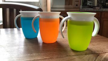 Munchkin 360 graden drinkbekers oranje blauw en groen beschikbaar voor biedingen