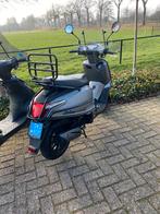 Kymco Like 2018 Scooter inclusief 2 helmen en ketting, Ophalen, Kymco, Zo goed als nieuw, Benzine