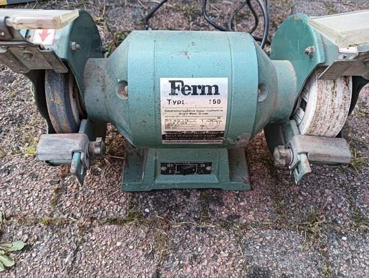 Dubbele slijpmachine van Ferm, type 150, Doe-het-zelf en Verbouw, Gereedschap | Slijpmachines, Gebruikt, Werkbankslijpmachine