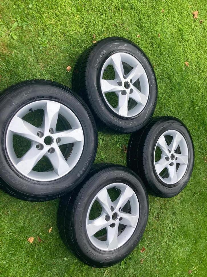 Winterbanden Vredestein Nissan Qashqai met lichtmetalen velg, Auto-onderdelen, Banden en Velgen, Band(en), Winterbanden, 16 inch