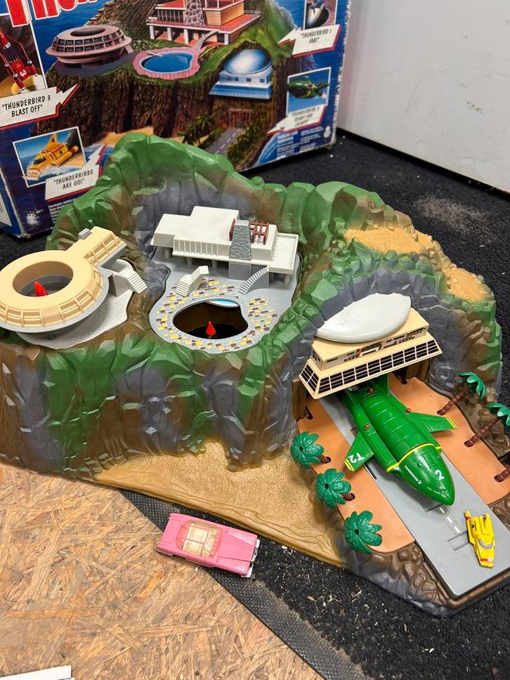 Thunderbirds eiland met voertuigen. Vintage speelgoed!!, Kinderen en Baby's, Speelgoed | Thomas de Trein, Zo goed als nieuw, Ophalen
