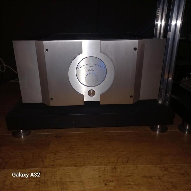 Pass laps  x 250, Audio, Tv en Foto, Versterkers en Receivers, Zo goed als nieuw, 120 watt of meer, Overige merken, Ophalen of Verzenden