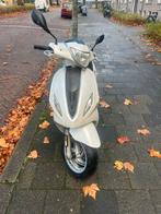 Fly opknapperrtje, Ophalen, Zo goed als nieuw, Benzine, Piaggio