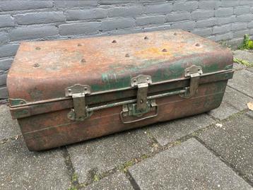Industriële metalen kist opbergkist vintage beschikbaar voor biedingen