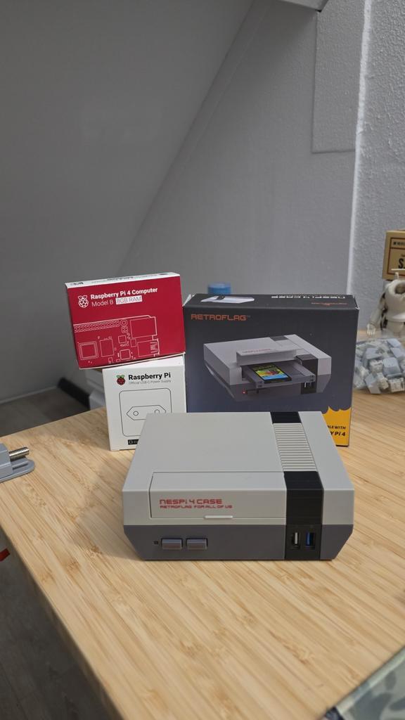 Raspberry Pi 4B 8GB met NESPI case en 240GB SSD, Hobby en Vrije tijd, Elektronica-componenten, Gebruikt, Ophalen